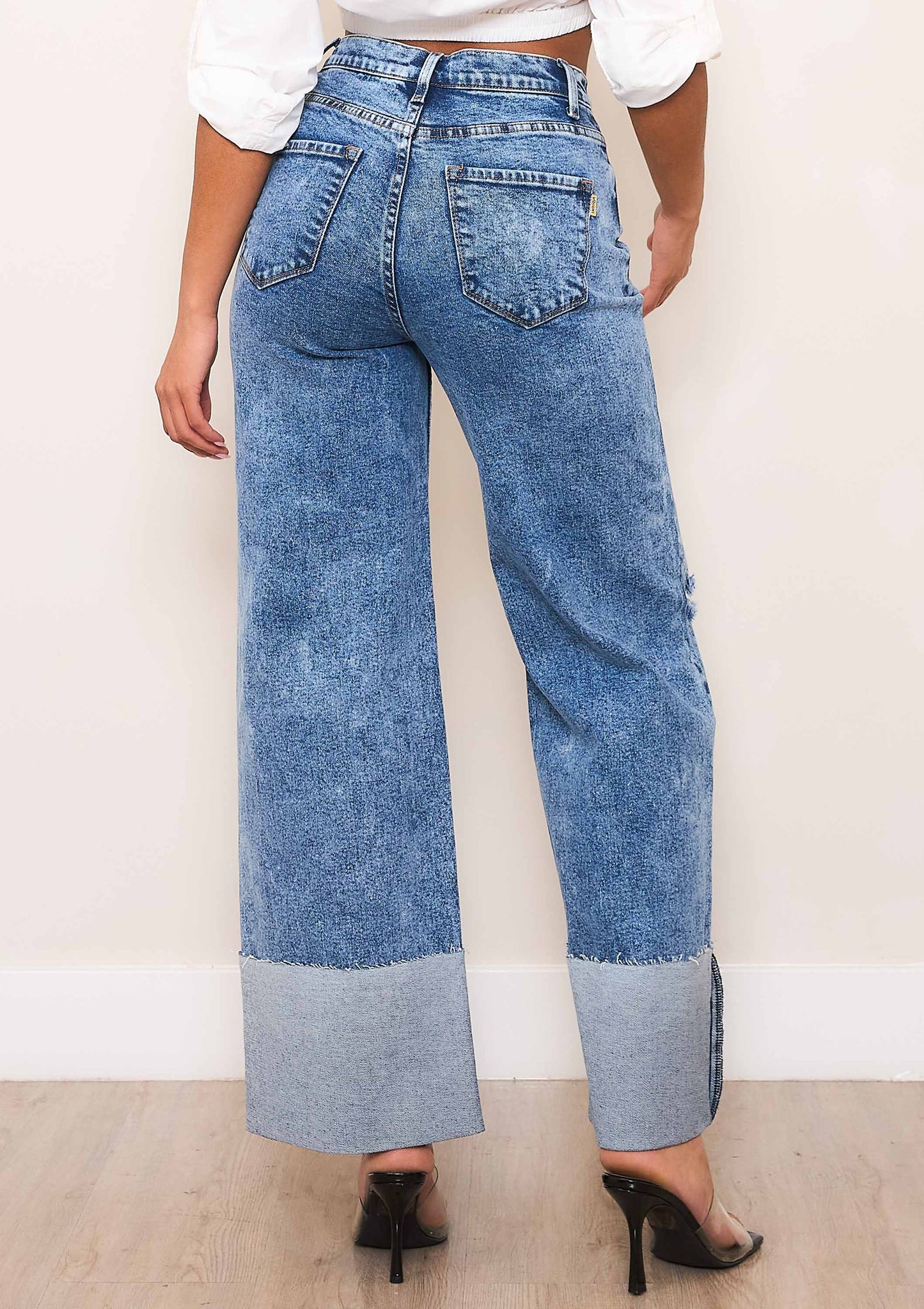 HIGH WAISTED WIDE LEG JEANS IN VINTAGE TINTED WASH